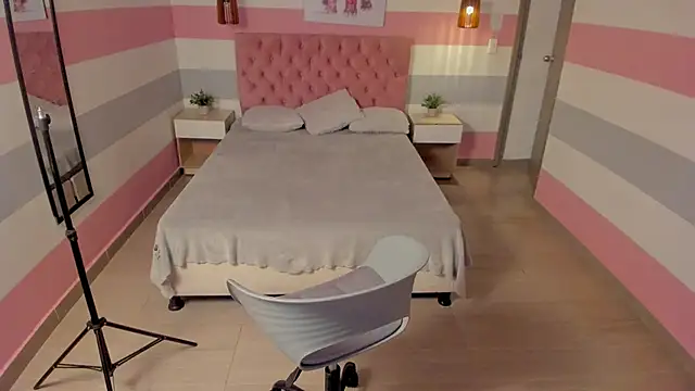 Snapshot of Carol_Pinter chatting on December 30, 2024, 12:42 pm Carol Pinter online show from December 30, 2024, 12:42 pm