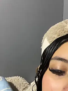 Annie9  online show from April 13, 2026, 2:17 am