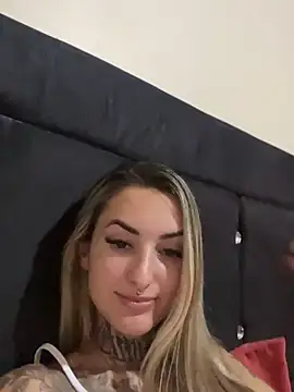 hotskinny1 online show from March 1, 2025, 1:51 pm