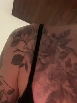 hotskinny1 online show from March 10, 2025, 12:40 am