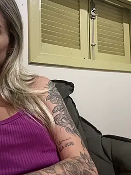 hotskinny1 online show from March 13, 2025, 3:54 am