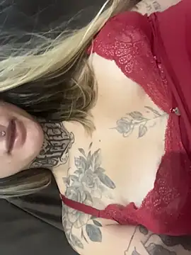 hotskinny1 online show from May 6, 2026, 10:26 pm