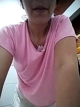 Lucianaferro  online show from April 26, 2026, 3:42 pm