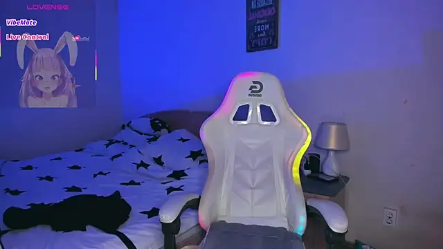 AdellaLoveX online show from April 17, 2026, 4:48 am