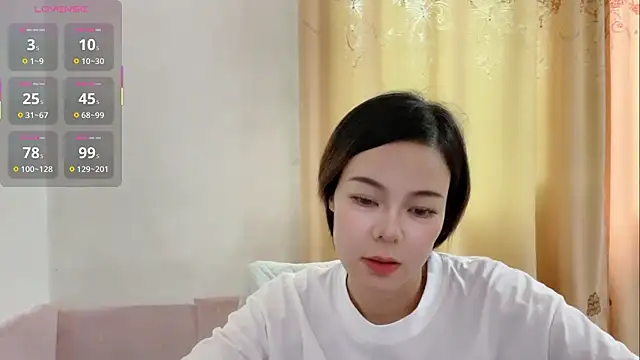Snapshot of Linda-LL chatting on June 4, 2026, 10:21 am Linda-LL online show from June 4, 2026, 10:21 am