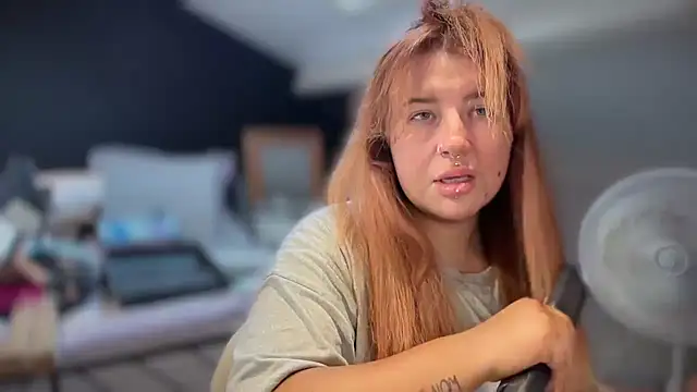 Curvy Rosie99 online show from April 27, 2026, 8:01 am