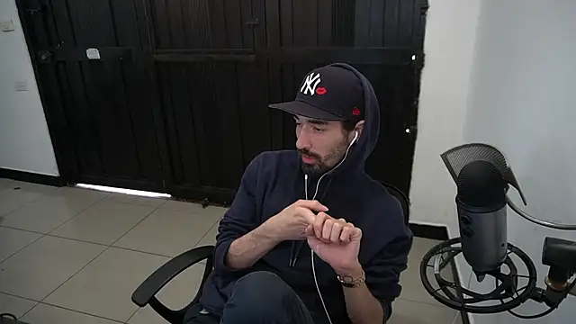 Snapshot of Your_Ice_cream chatting on December 19, 2024, 4:02 pm Your Ice cream online show from December 19, 2024, 4:02 pm