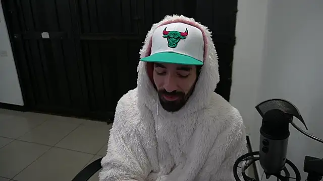 Snapshot of Your_Ice_cream chatting on January 1, 2025, 3:45 am Your Ice cream online show from January 1, 2025, 3:45 am