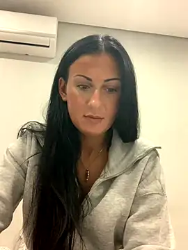 Snapshot of SweNatasha chatting on December 5, 2024, 6:11 pm SweNatasha online show from December 5, 2024, 6:11 pm