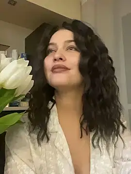 KikiWatson online show from February 16, 2025, 5:04 pm