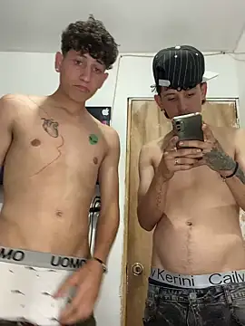 Snapshot of LatinBoysxxx chatting on January 21, 2025, 1:08 am LatinBoysxxx online show from January 21, 2025, 1:08 am