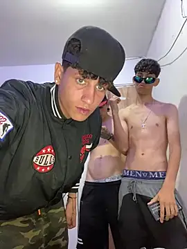 Snapshot of LatinBoysxxx chatting on February 8, 2025, 6:22 pm LatinBoysxxx online show from February 8, 2025, 6:22 pm