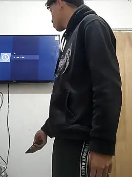 Snapshot of LatinBoysxxx chatting on October 30, 2025, 4:30 pm LatinBoysxxx online show from October 30, 2025, 4:30 pm