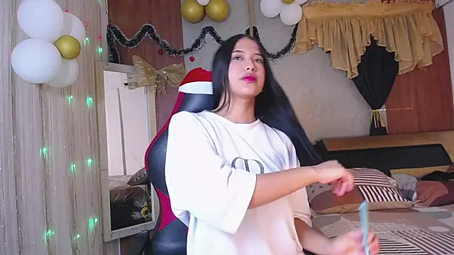 Snapshot of hera_divine chatting on December 3, 2025, 7:01 pm hera divine online show from December 3, 2025, 7:01 pm