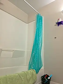 thatonespicychick online show from November 6, 2025, 4:19 pm