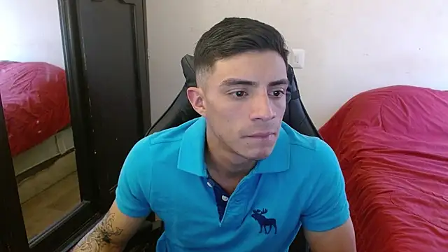 Snapshot of kv___xxx_ chatting on October 3, 2025, 5:32 pm kv   xxx  online show from October 3, 2025, 5:32 pm