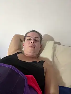 Snapshot of uber_babe chatting on December 18, 2024, 6:25 pm uber babe online show from December 18, 2024, 6:25 pm