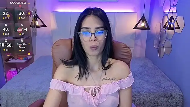 Snapshot of AlessiaVal_ chatting on October 13, 2025, 3:45 pm AlessiaVal online show from October 13, 2025, 3:45 pm