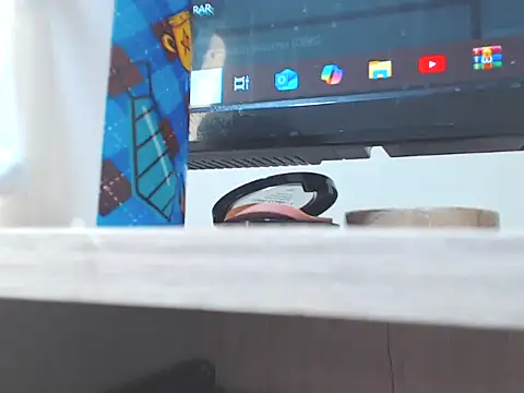 emassquirt28 online show from October 29, 2025, 5:42 am