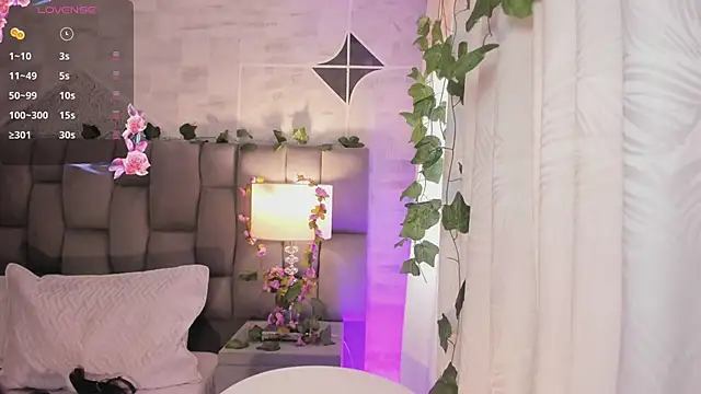 HannaRhodes online show from March 3, 2025, 2:15 pm