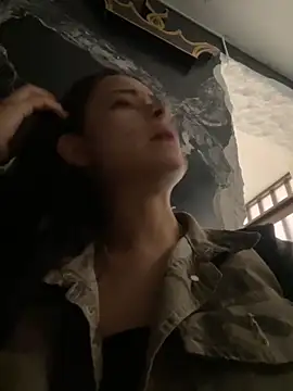 HannaRhodes online show from November 28, 2025, 12:08 pm