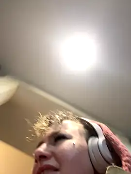 Snapshot of sluttysmiley chatting on December 14, 2025, 8:41 am sluttysmiley online show from December 14, 2025, 8:41 am