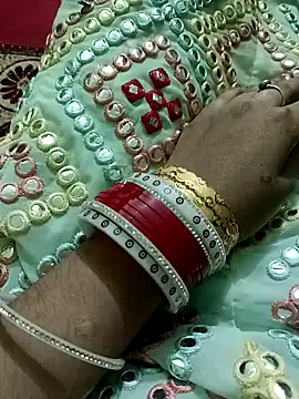 Snapshot of QUEEN-X-CPL chatting on December 24, 2024, 4:40 pm QUEEN-X-CPL online show from December 24, 2024, 4:40 pm