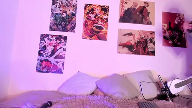 Luna-Chann online show from November 4, 2025, 10:09 pm