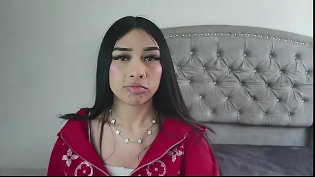 Nesuko kamado  online show from November 3, 2025, 5:14 pm