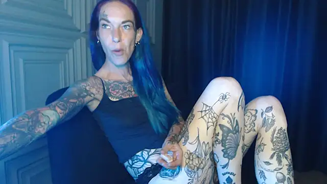 Snapshot of RavenryderUK chatting on July 29, 2026, 9:46 pm RavenryderUK online show from July 29, 2026, 9:46 pm