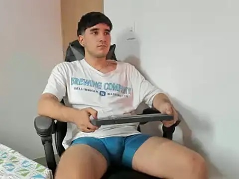 leo030809 online show from January 10, 2025, 10:25 pm