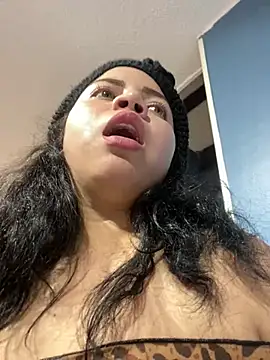 Snapshot of Elaa_euphoria chatting on December 21, 2024, 8:32 pm Elaa euphoria online show from December 21, 2024, 8:32 pm