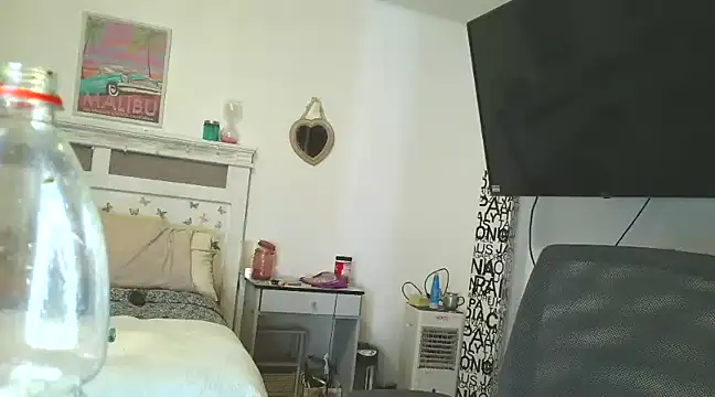 Snapshot of italianlatindream chatting on December 6, 2024, 1:40 am italianlatindream online show from December 6, 2024, 1:40 am