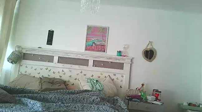 Snapshot of italianlatindream chatting on December 9, 2024, 9:05 pm italianlatindream online show from December 9, 2024, 9:05 pm