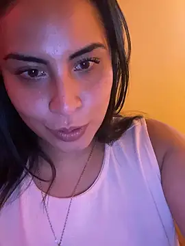 Snapshot of Effyvice13 chatting on June 17, 2026, 7:44 am Effyvice13 online show from June 17, 2026, 7:44 am