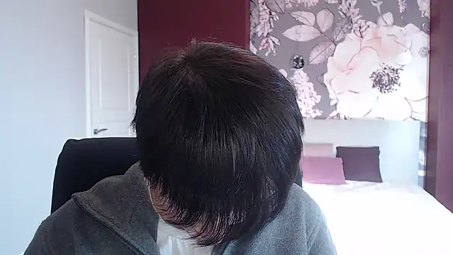 EmiliaYours online show from December 17, 2024, 10:34 am