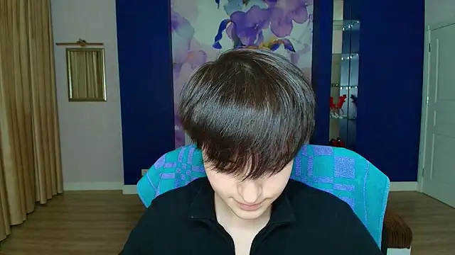 EmiliaYours online show from January 19, 2025, 4:14 pm