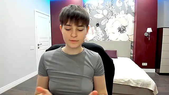 EmiliaYours online show from February 17, 2026, 3:19 pm