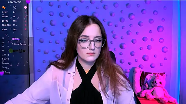 Snapshot of luna_berryy chatting on November 28, 2025, 8:11 pm luna berryy online show from November 28, 2025, 8:11 pm