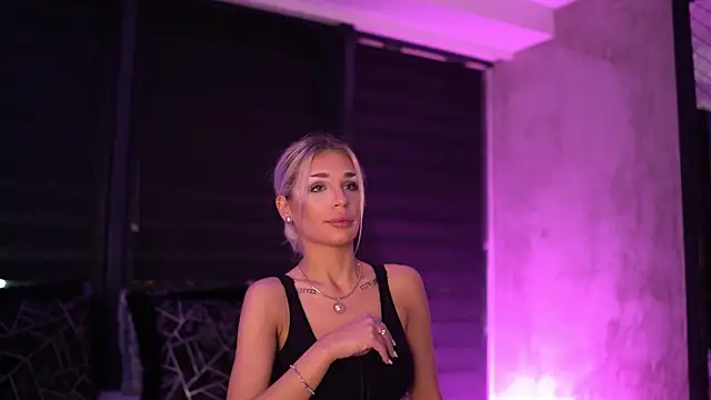 Snapshot of Candy_Ivy chatting on November 10, 2025, 6:07 pm Candy Ivy online show from November 10, 2025, 6:07 pm