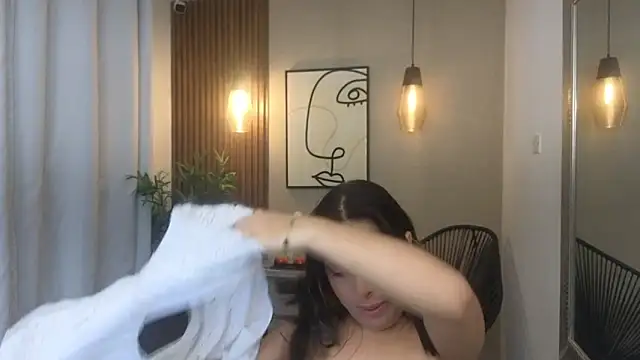 Sharlotte Milk online show from November 14, 2025, 10:36 am