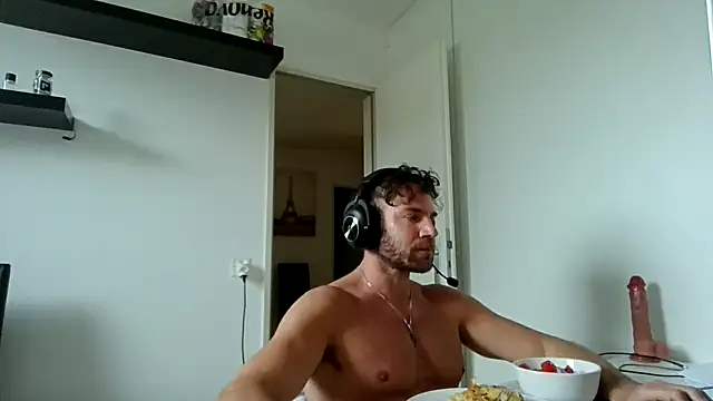 Snapshot of alpha-hunk chatting on April 20, 2026, 1:36 pm alpha-hunk online show from April 20, 2026, 1:36 pm