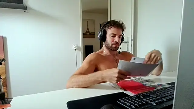 Snapshot of alpha-hunk chatting on June 12, 2026, 10:03 am alpha-hunk online show from June 12, 2026, 10:03 am