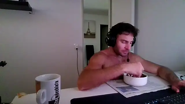 Snapshot of alpha-hunk chatting on June 24, 2026, 10:14 am alpha-hunk online show from June 24, 2026, 10:14 am