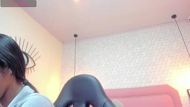 MAYROBERTSS online show from February 11, 2025, 12:16 pm