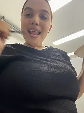 Snapshot of vivicolibri chatting on November 13, 2025, 4:50 pm vivicolibri online show from November 13, 2025, 4:50 pm