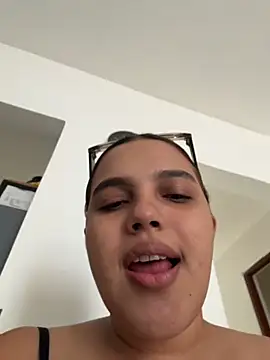 Snapshot of vivicolibri chatting on November 20, 2025, 3:12 pm vivicolibri online show from November 20, 2025, 3:12 pm