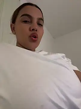 Snapshot of vivicolibri chatting on November 24, 2025, 10:09 pm vivicolibri online show from November 24, 2025, 10:09 pm