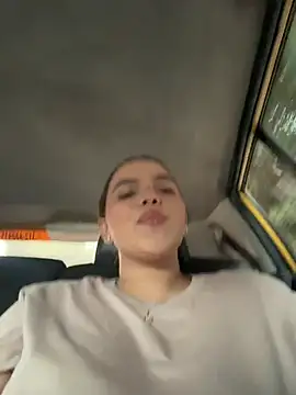 Snapshot of vivicolibri chatting on December 1, 2025, 8:58 pm vivicolibri online show from December 1, 2025, 8:58 pm