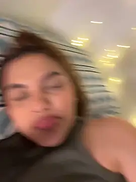 Snapshot of vivicolibri chatting on December 14, 2025, 10:25 pm vivicolibri online show from December 14, 2025, 10:25 pm